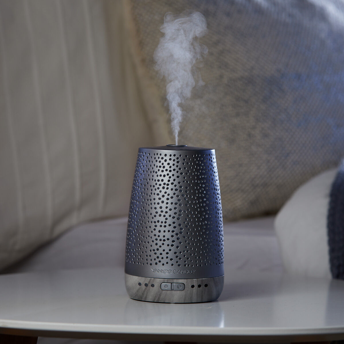 Yankee Candles Silver Sleep Diffuser + Peaceful Dreams Fragrance